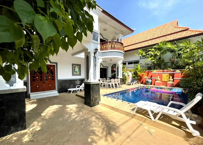 Madee Villa - Pattaya Holiday House Walking Street 6 Bedrooms